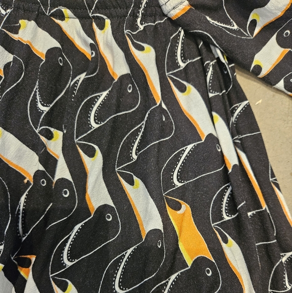 Tucan printed, off shoulder crop top. Flat friendly! - Picture 3 of 7